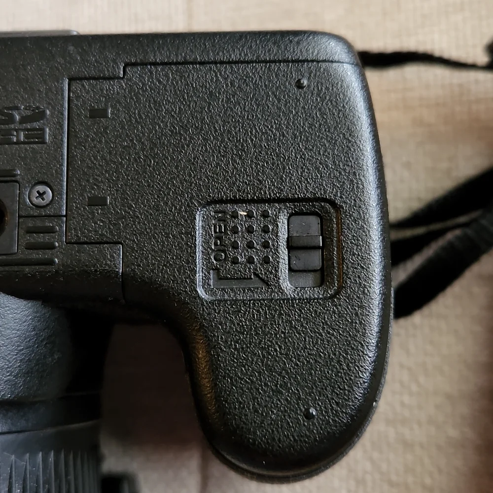 FujiFilm FinePix S3200 Black with Strap